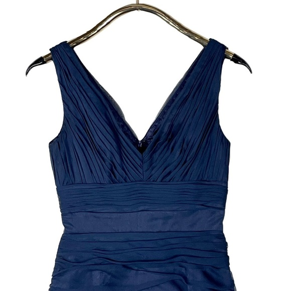 MONIQUE LHUILLIER BRIDESMAIDS NAVY BLUE RUCHED CHIFFON SHEATH COCKTAIL DRESS - Picture 4 of 15